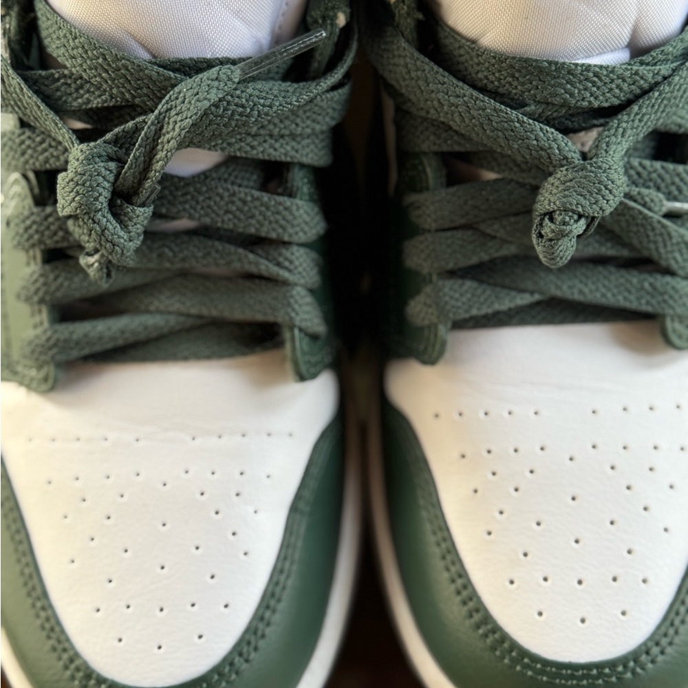 Nike Air Jordan 1 DC0774-113 Low Forest Green White Women Sz 9 Leather Street - Picture 3 of 10